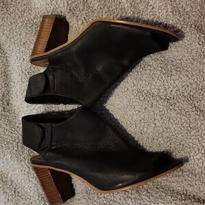 Steve Madden Size 10B Leather Peep Toe Bootie Heels